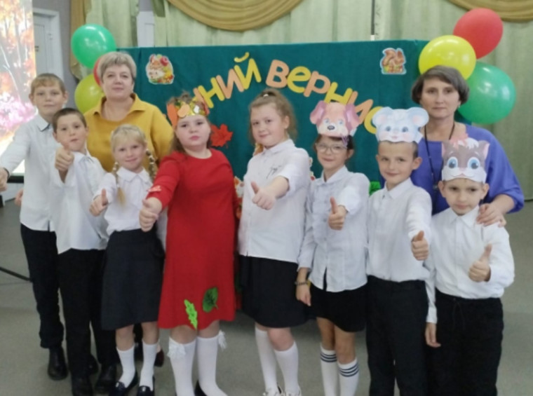 Праздник осени "Осенний вернисаж"..