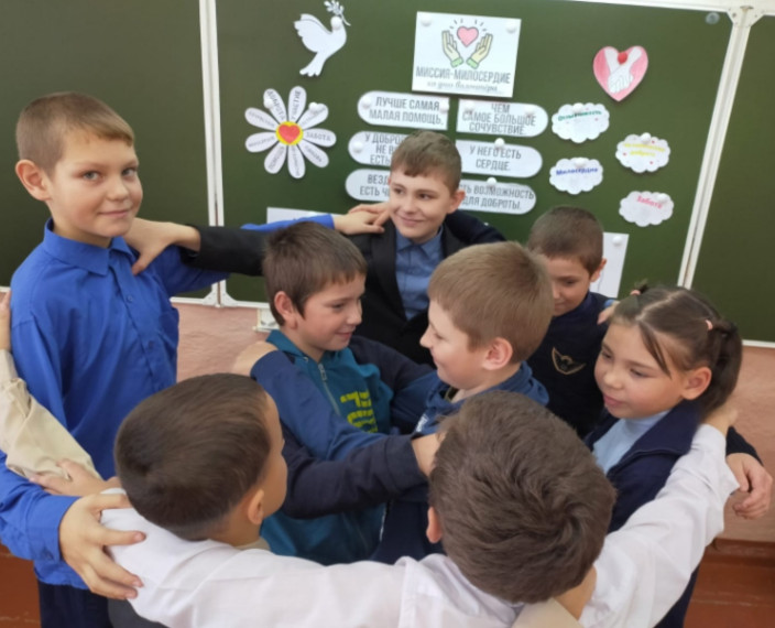 Урок из цикла«Разговоры о важном» по теме: «Миссия-милосердие. Ко дню волонтера».