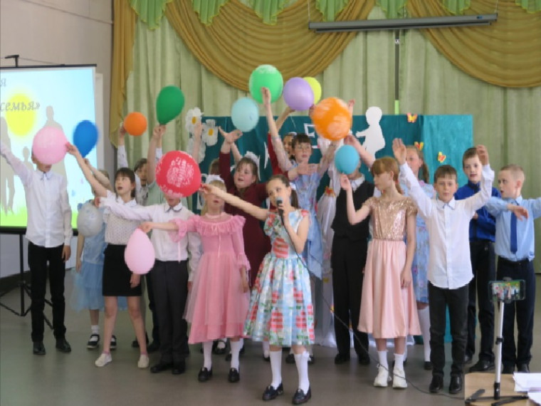 Общешкольное мероприятие "Великое чудо семья".